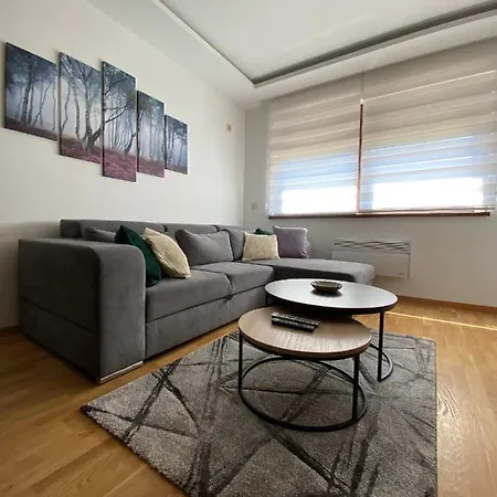 Pinora, Bazen&spa Apartament *